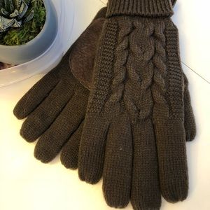 Isotoner gloves with tags attached (never worn)